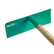 RACLOIR DE CANTONNIER 1,90KG SOUDEE LARGEUR 40 HAUTEUR 12 MANCHE BOIS 150CM 350401 FORGES DE MAGNE